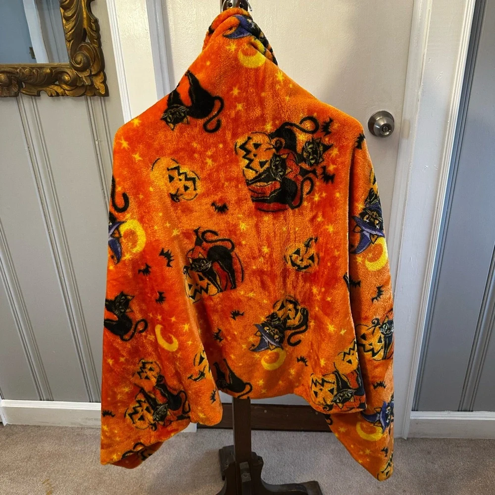 Halloween Plush Throw Blanket with Black Cats & Jack-o'-Lanterns